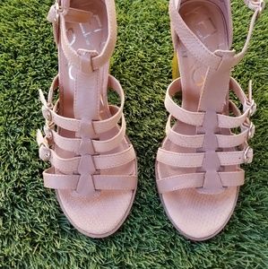 Kelsi Dagger "Greta"

T-strap Leather Sandals